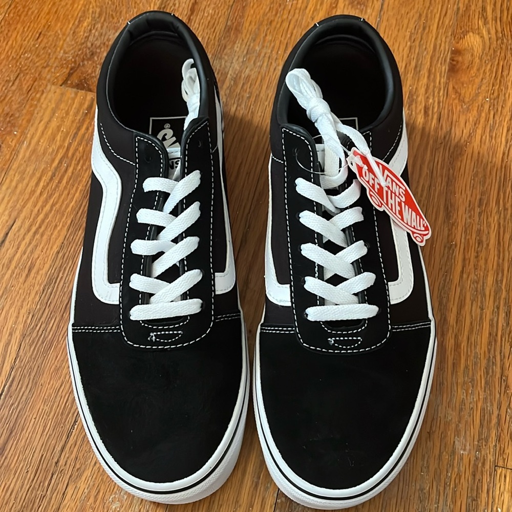 Size 10.5 women’s vans and 8.5 men’s.